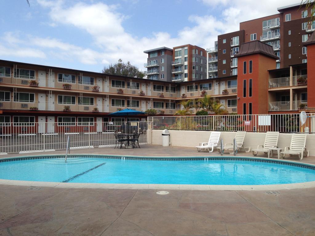 Days Inn Harbor View San Diego Exterior photo
