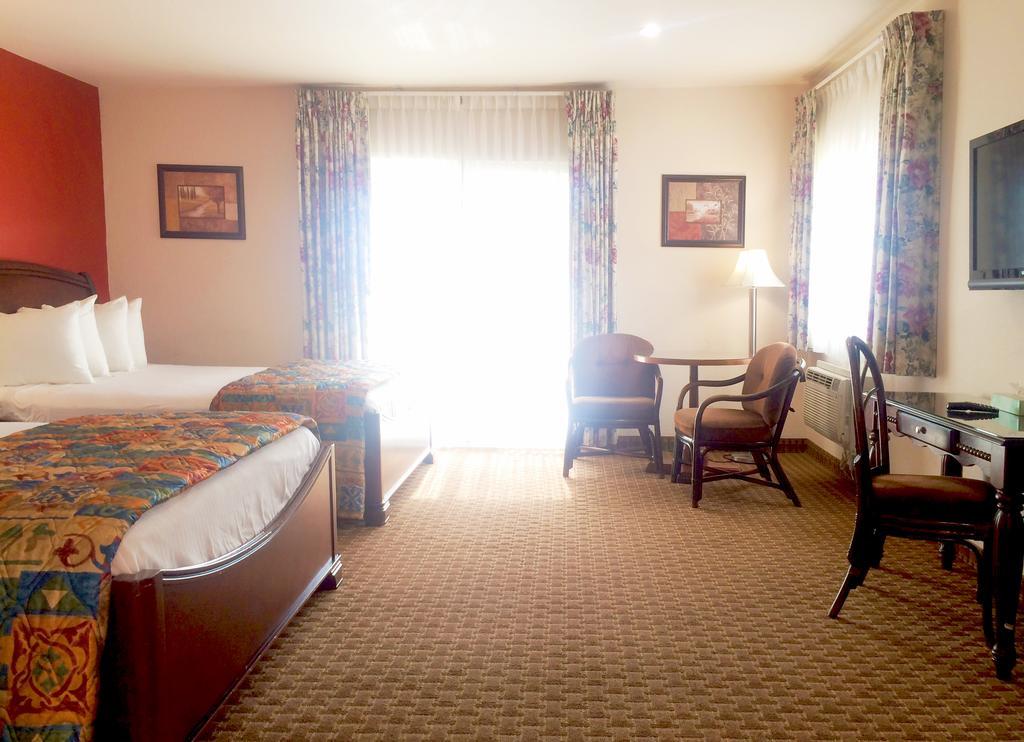 Days Inn Harbor View San Diego Room photo