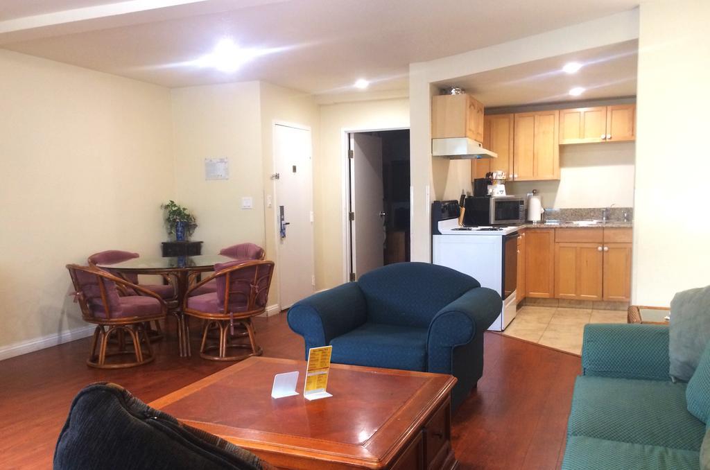 Days Inn Harbor View San Diego Room photo