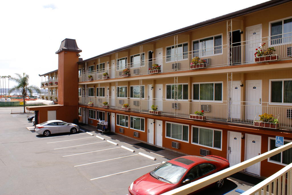 Days Inn Harbor View San Diego Exterior photo