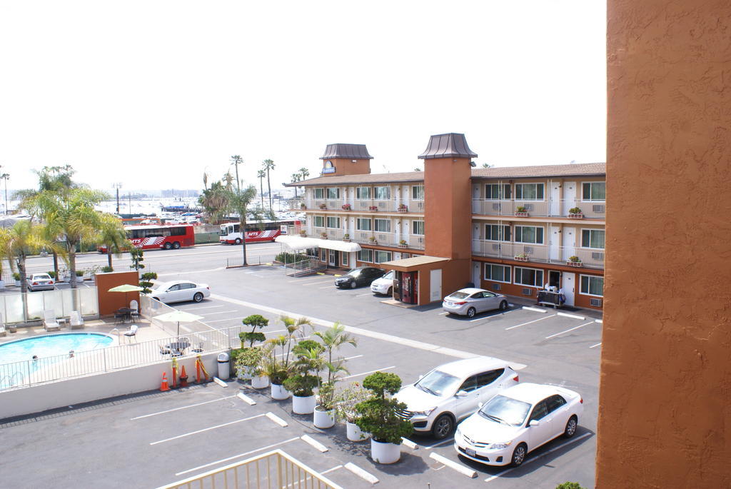 Days Inn Harbor View San Diego Exterior photo